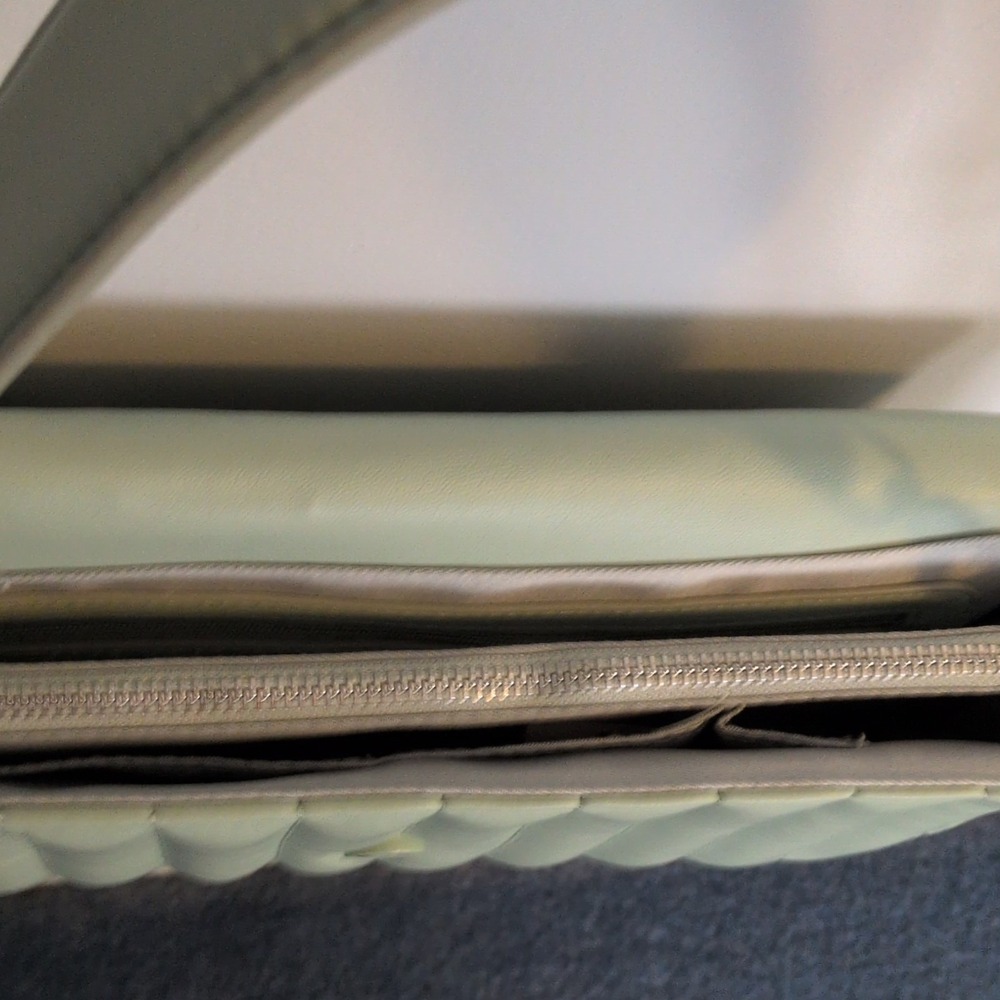 Steve Madden Light Green Quilted Shoulder Bag with Detachable Strap & Silver Ha… - Picture 3 of 5
